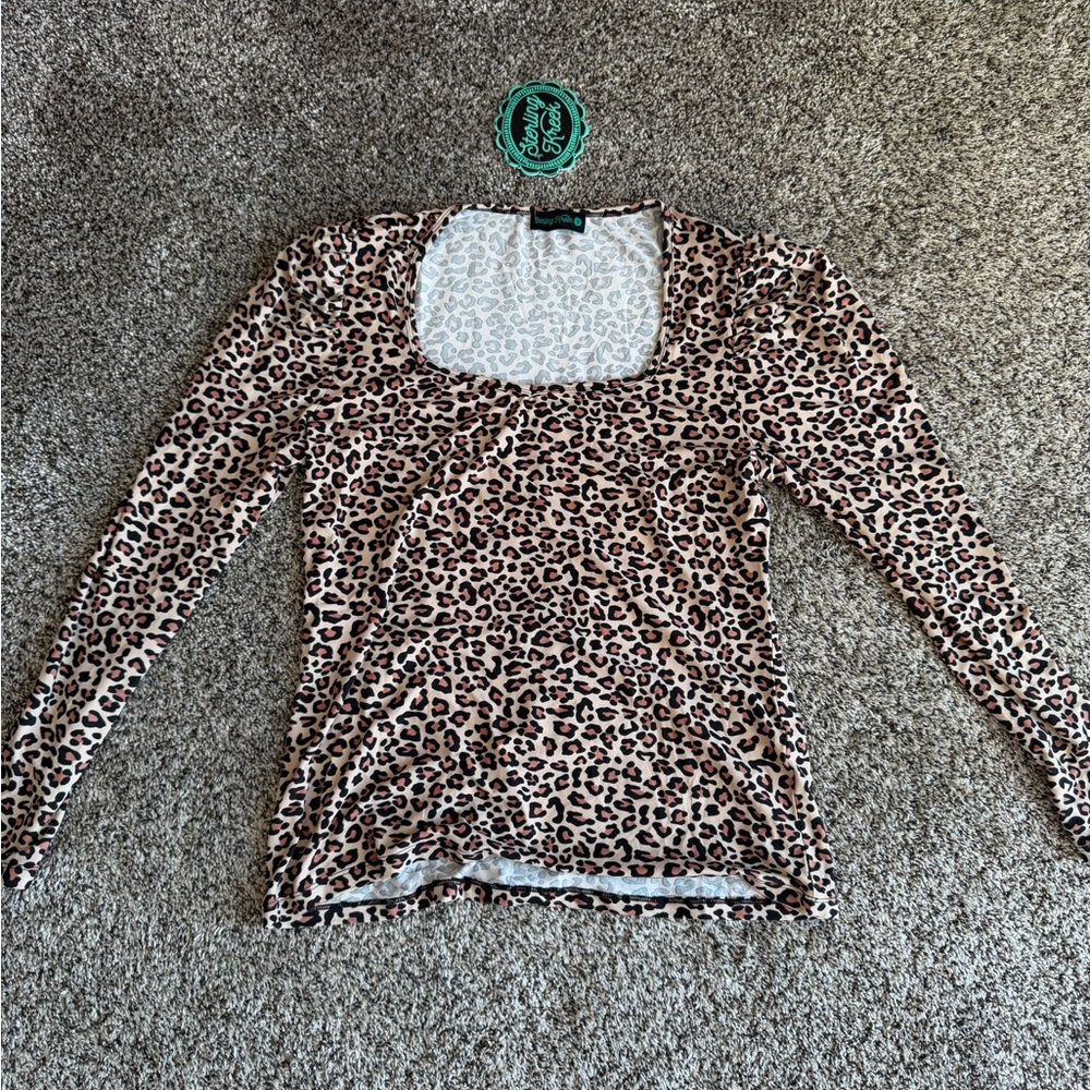 Chic Leopard Long Sleeve Top